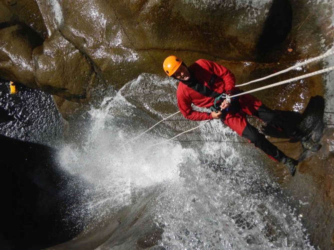 canyon fleur jaune integral , île de la reunion , Romain alazard